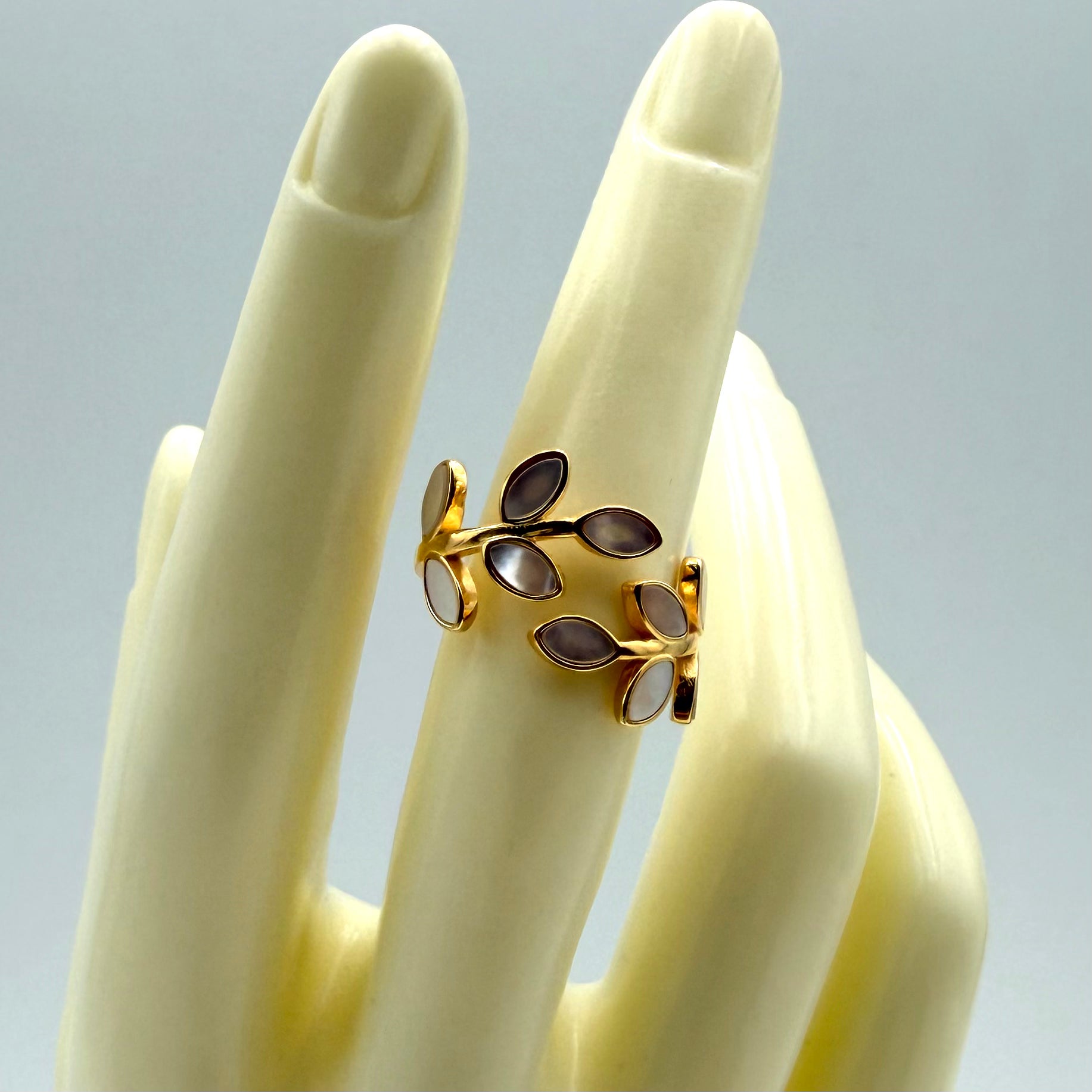 ANELLO MADREPERLA FIORE 108HB