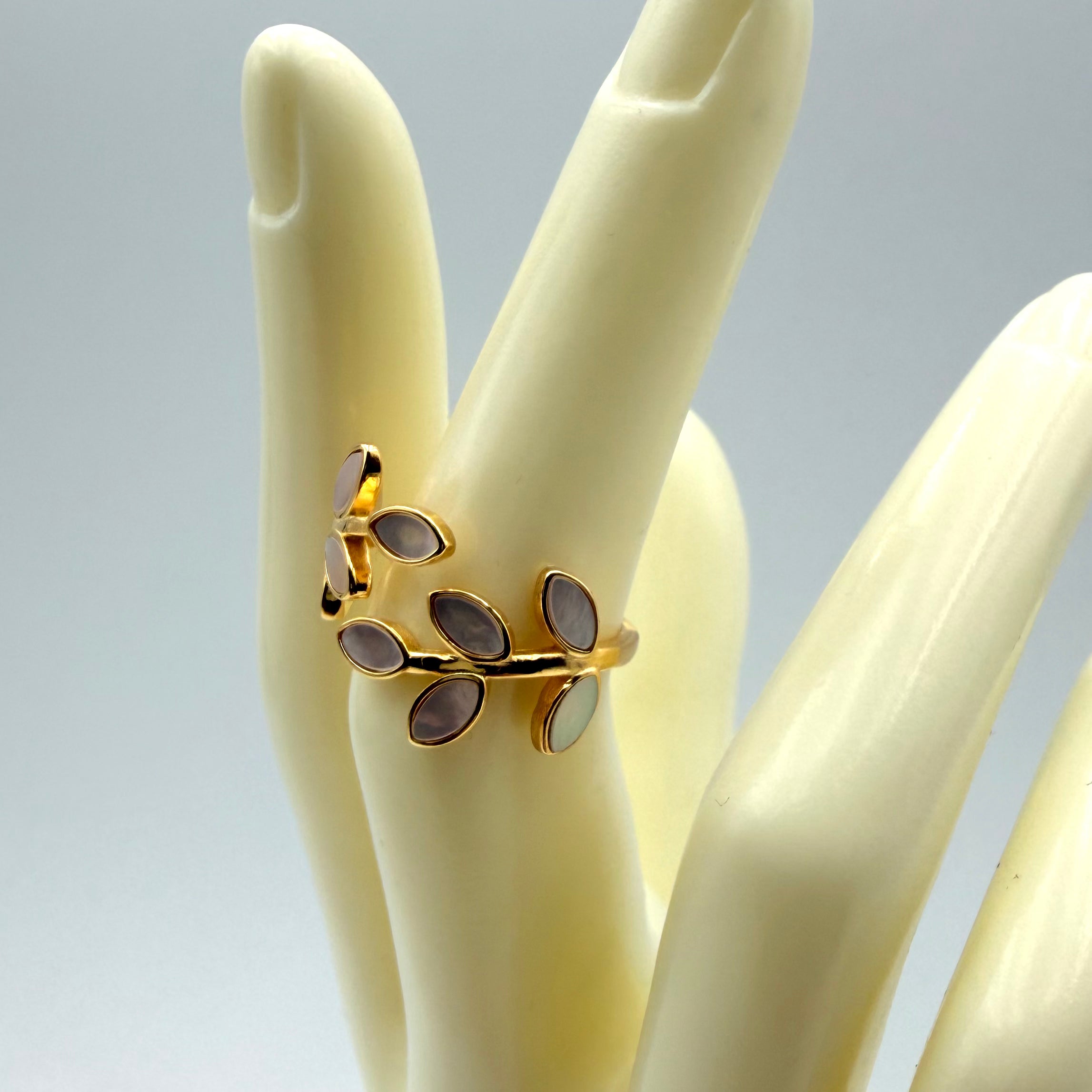 ANELLO MADREPERLA FIORE 108HB