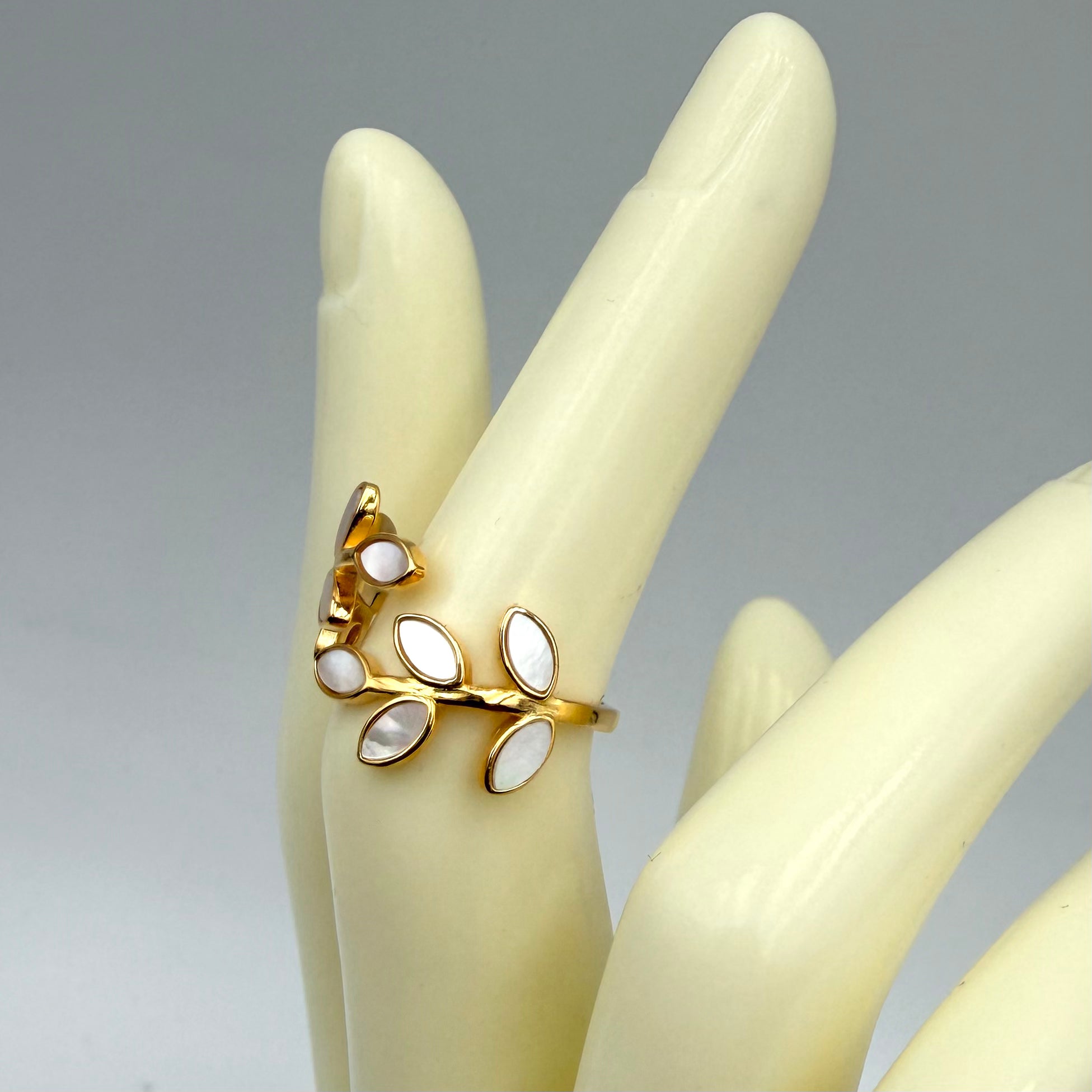 ANELLO MADREPERLA FIORE 108HB