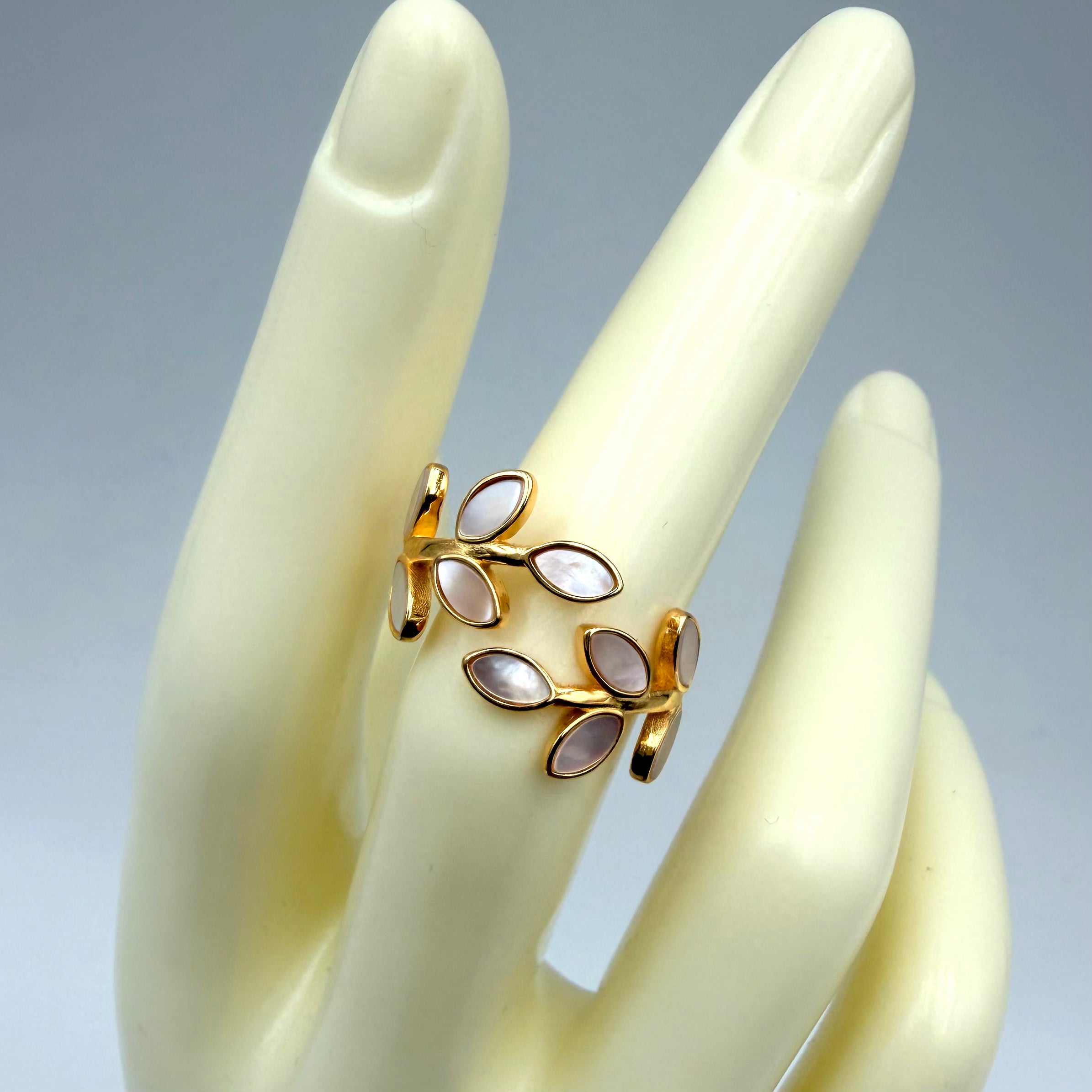 ANELLO MADREPERLA FIORE 108HB