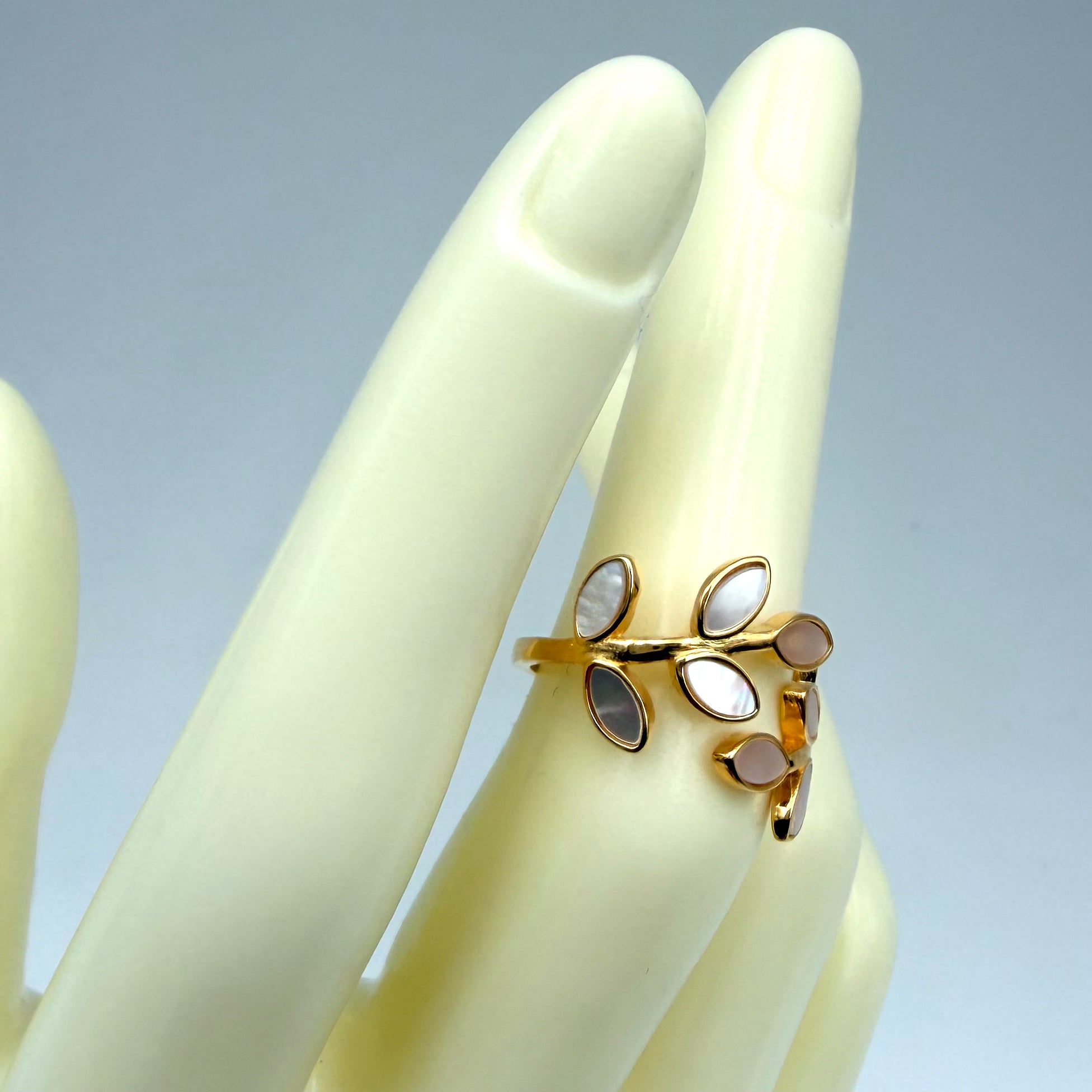 ANELLO MADREPERLA FIORE 108HB