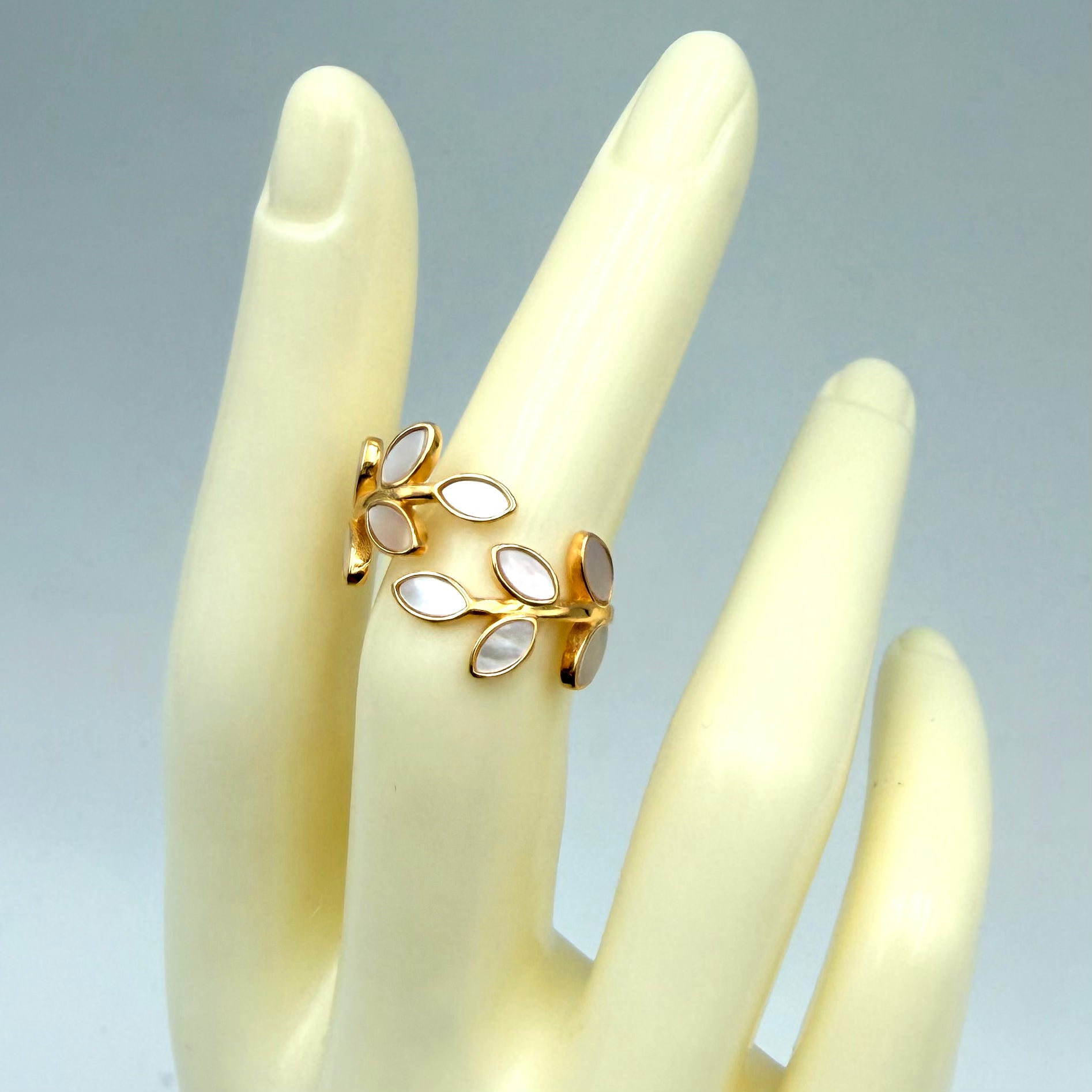 ANELLO MADREPERLA FIORE 108HB